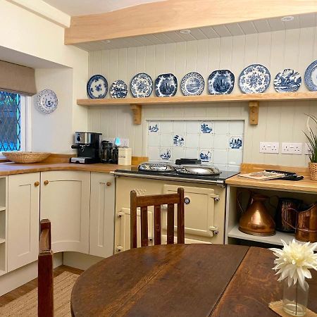 שרבורן Charming Cottage In The Heart Of Sherborne מראה חיצוני תמונה