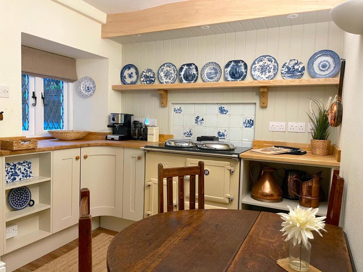 שרבורן Charming Cottage In The Heart Of Sherborne מראה חיצוני תמונה